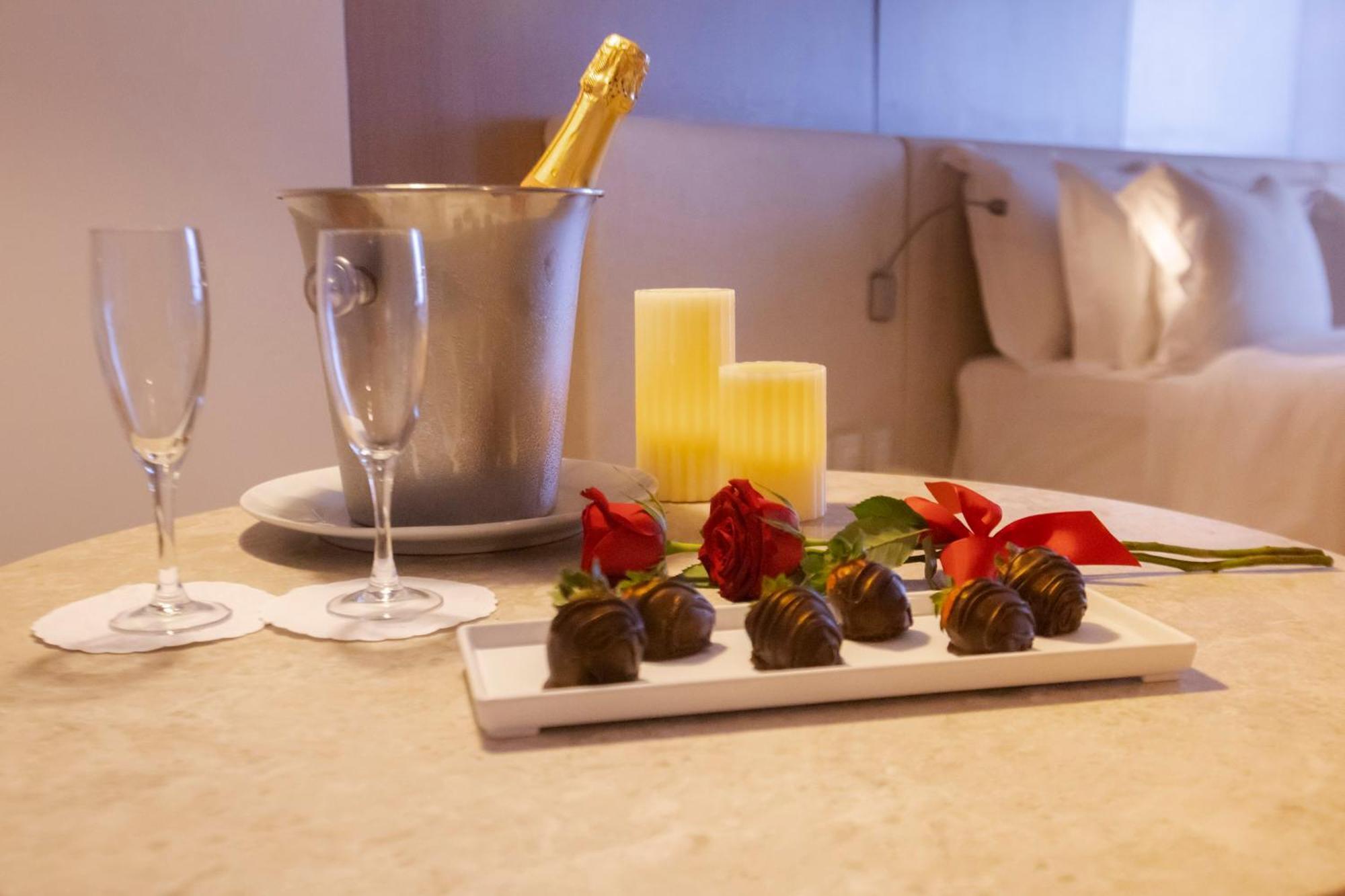 Hotel Gran Marquise Fortaleza  Exterior photo A champagne bucket with a bottle of champagne